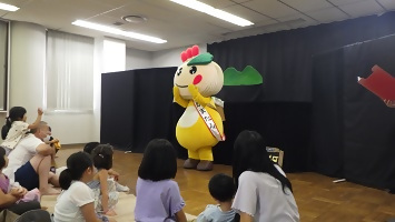 お客さん達とかまたんの写真