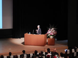 写真2　根本敏則氏による特別講演会