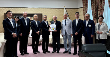 鈴木財務大臣を訪問（写真）