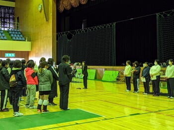 開会式で挨拶をする芝田市長（写真）