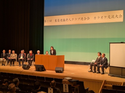 開会式で挨拶をする芝田市長（写真）