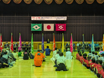 開会式で挨拶をする芝田市長（写真）